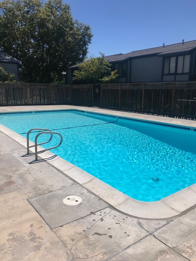 Building Photo - Capitola 1 bedroom, 1 bath Upstairs Unit