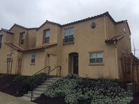Building Photo - River Oaks Home For Rent