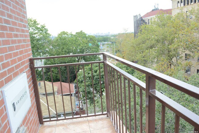 Building Photo - 70-38 Broadway