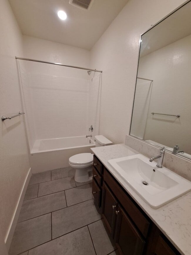 Building Photo - Charming Clovis Home in Heritage Grove – M...