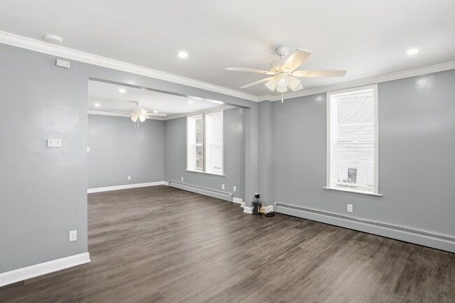 Building Photo - Beautiful Duplex with Charm
