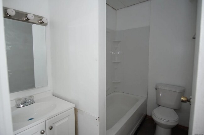 Building Photo - 408 24th St