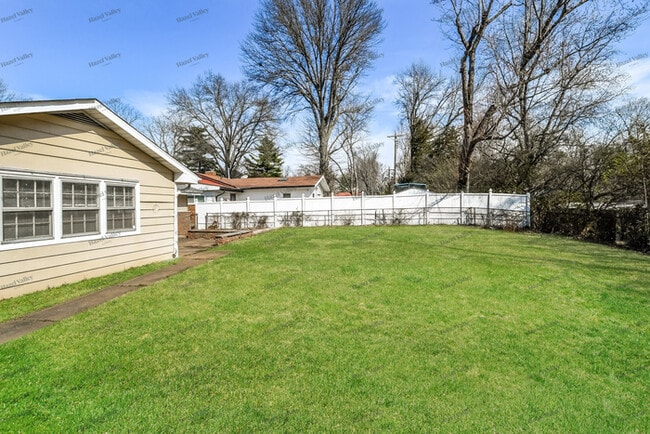 Building Photo - 9922 Duke Dr