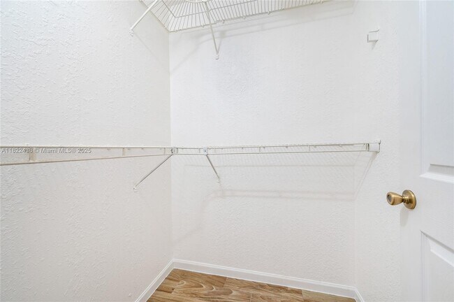 Building Photo - 2851 Riverside Dr
