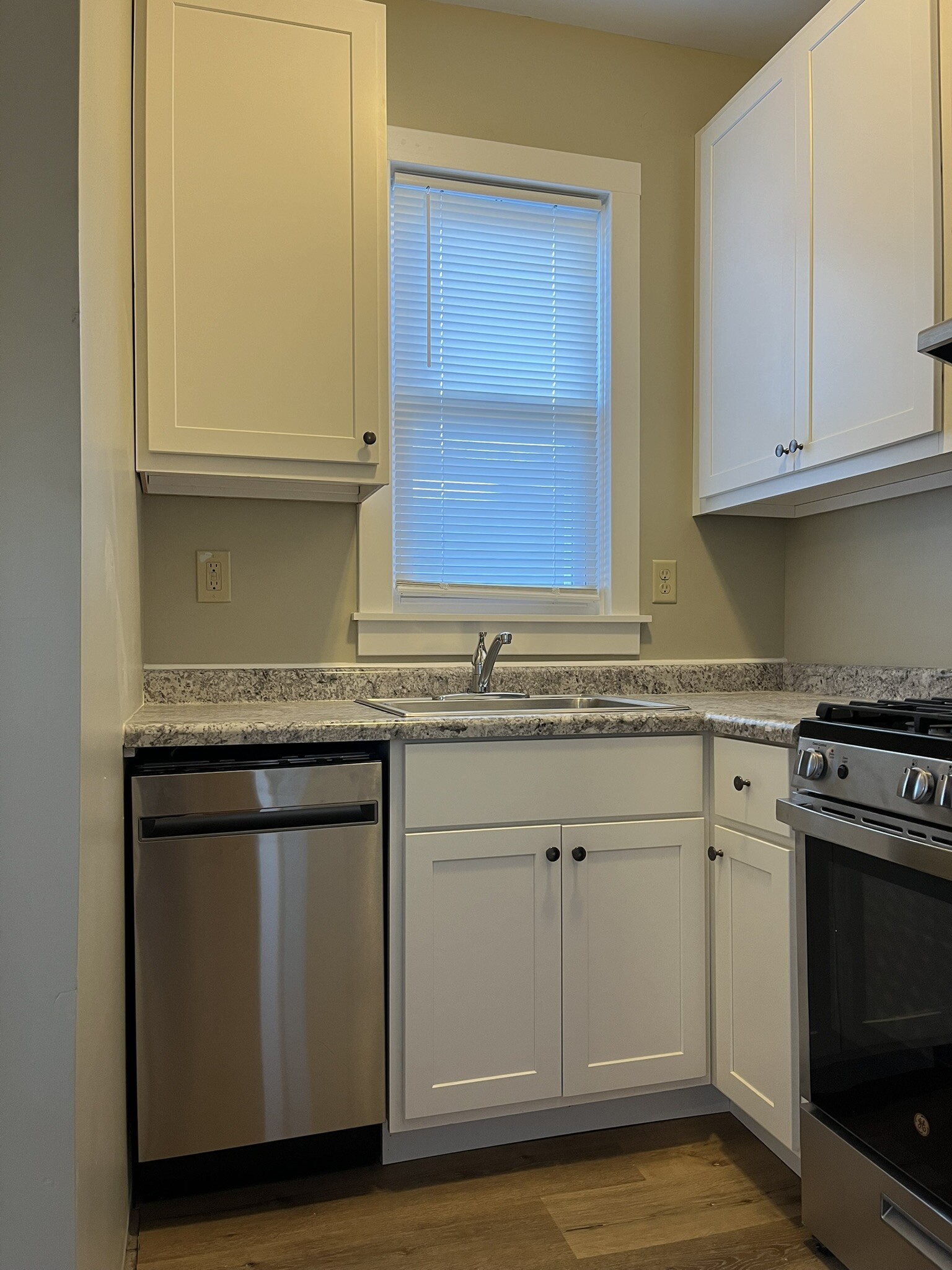 Building Photo - 814 E Lincoln Ave