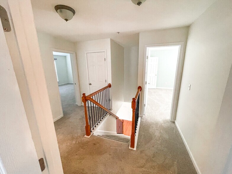 Building Photo - 282 Balaban Cir