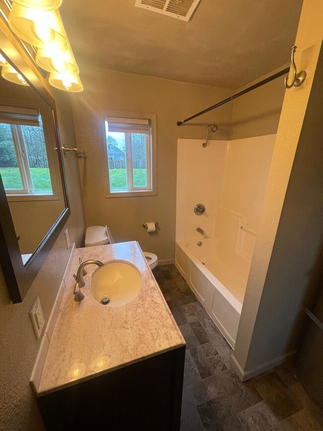 Building Photo - Conveniently Located Charming Pet Friendly Three Bedroom Home With Modern Updates!