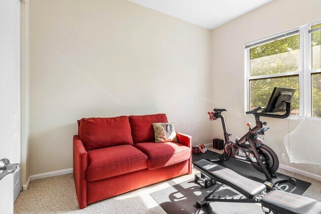 Building Photo - 1875 Highland Grove Dr