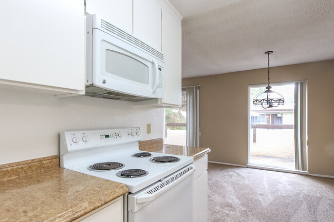 Building Photo - LOVELY AND SPACIOUS 2BR 2BA CONDO!!!