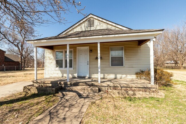 Building Photo - 3 BED/ 1 BATH IN UP AND COMING NEIGHBORHOOD