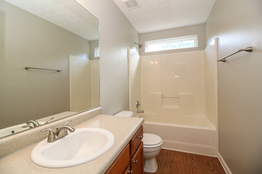Building Photo - 103 Oak Grove Pl