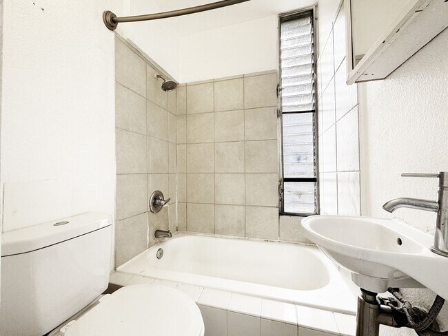 Building Photo - 249 Kapili Street, #203
