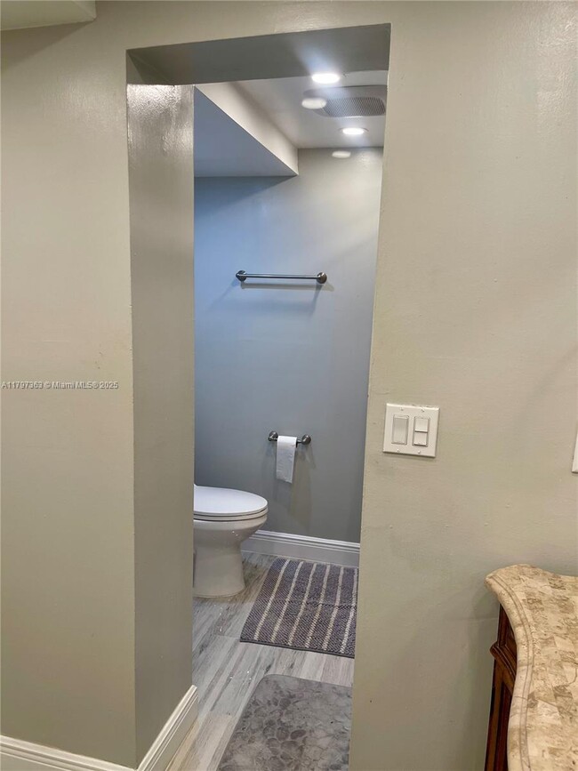 Building Photo - 6695 Racquet Club Dr