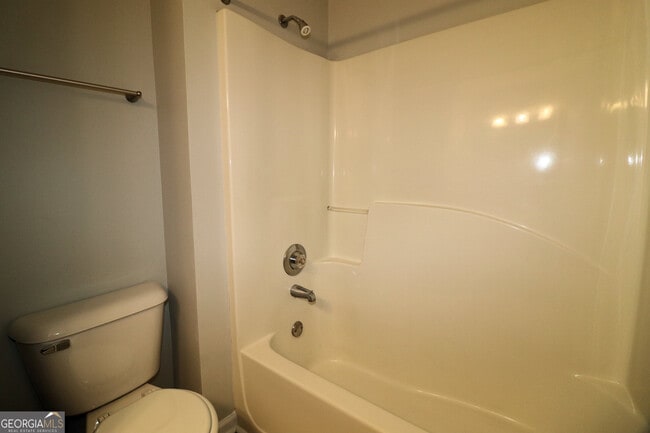 Building Photo - 18 Southwind Dr