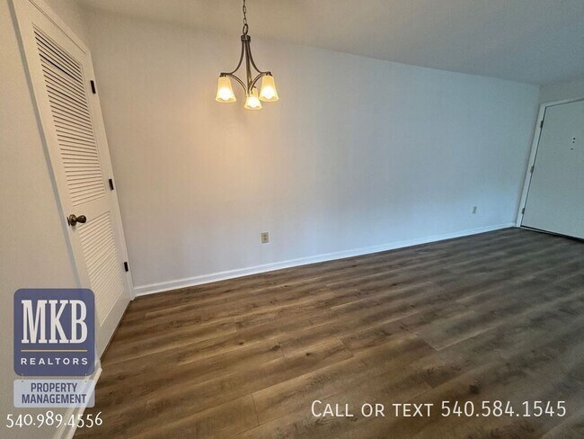 Building Photo - 2527 Gatehouse Ln