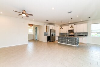 Building Photo - *** Bayshore 3 bed 2 bath *** Resort-Style Amenities and Pet friendly ***