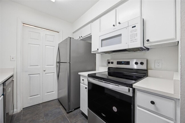 Building Photo - 501 W 26th St