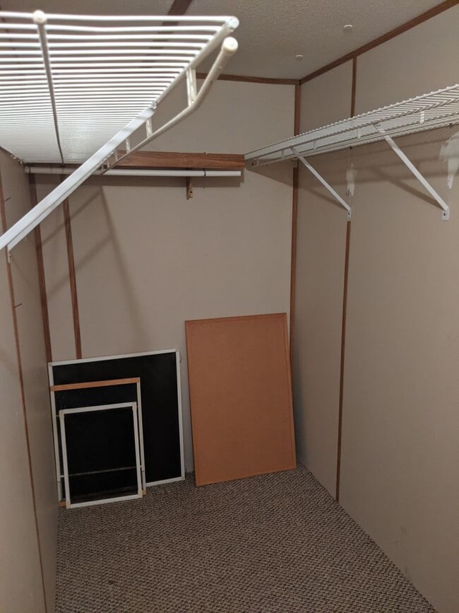 Building Photo - 235 Monarch Ln