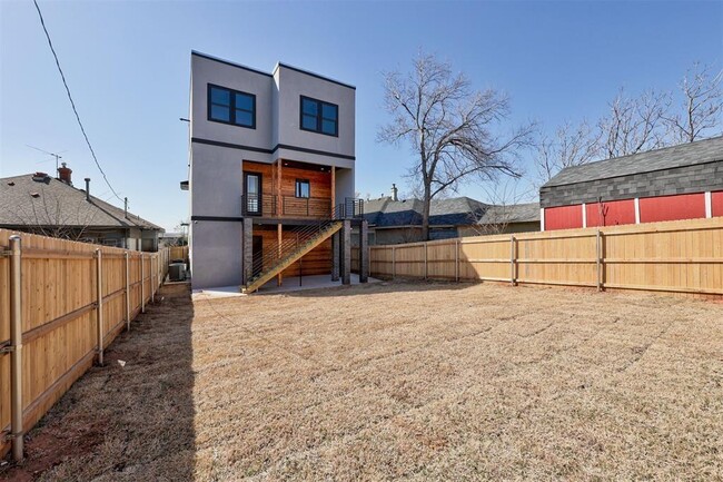 Building Photo - 1127 NW 7th St