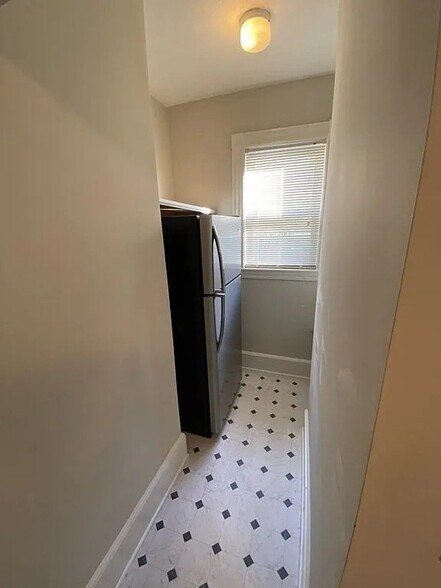 Building Photo - 46 Gardena St
