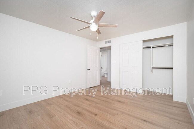 Building Photo - 3718 E Ludlow Dr
