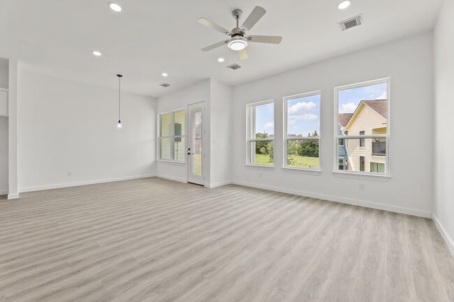 Building Photo - 256 Capetown Way