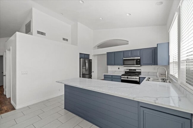 Building Photo - Single Story 3 Bedroom Home with Open Concept