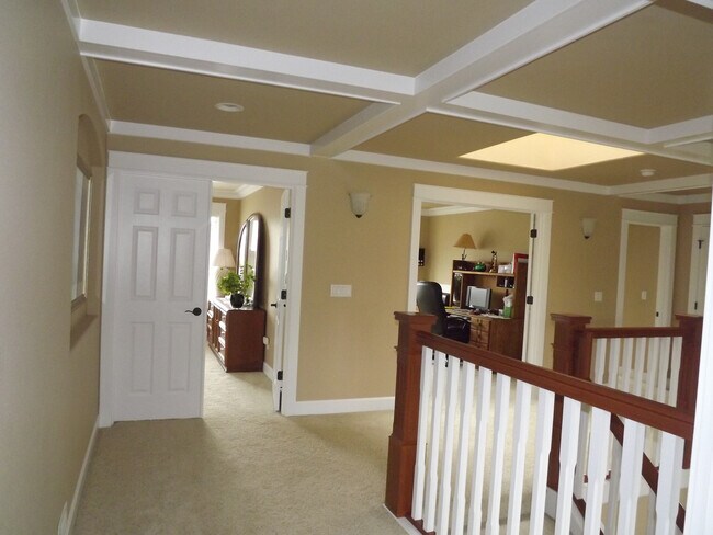 Building Photo - Gorgeous 3 bedroom, 2.5 bath in "Eagle Hei...