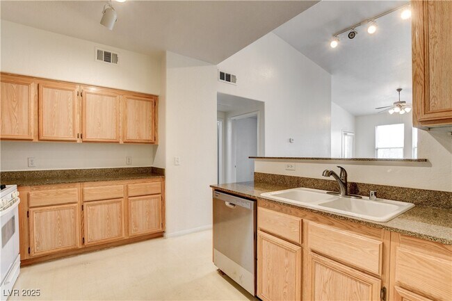 Building Photo - 10550 W Alexander Rd