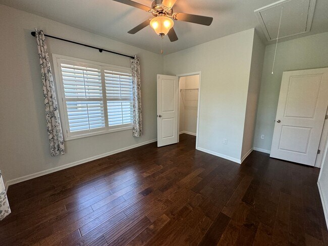 Building Photo - END UNIT 3 Bed | 2.5 Bath Townhouse in Mor...