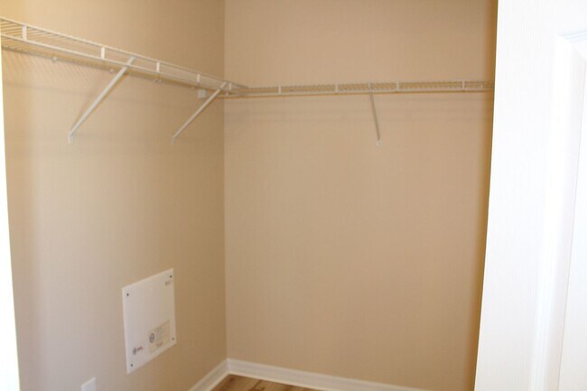 Building Photo - Lovely Rental in Coral Trace
