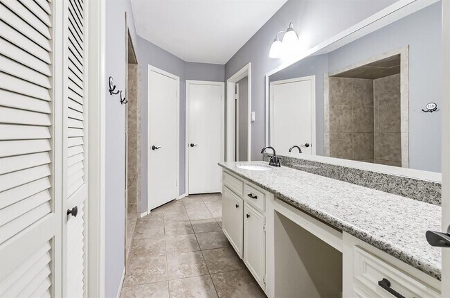 Building Photo - 5347 Lincoln Green Dr