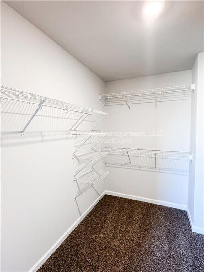 Building Photo - 6320 Pine St