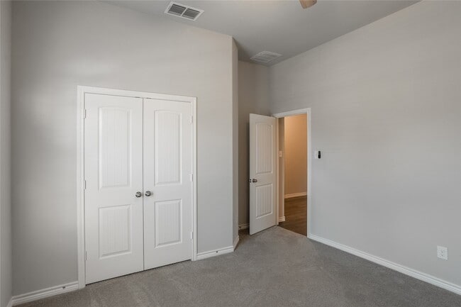 Building Photo - 1017 Lake Cypress Ln