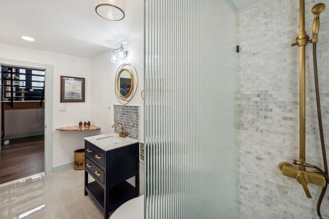 Building Photo - 8 Big Reed Path