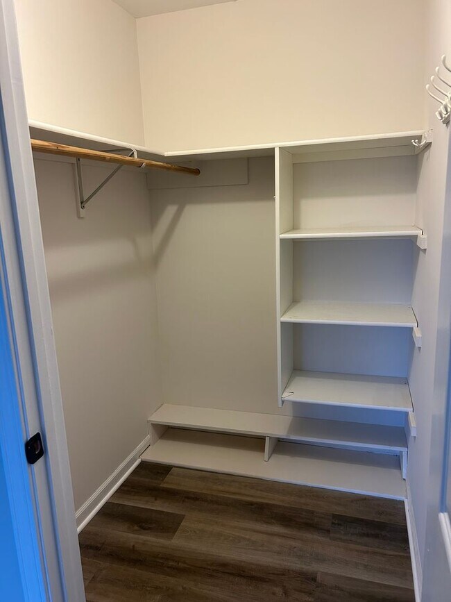 Building Photo - 3219 Dove Dr