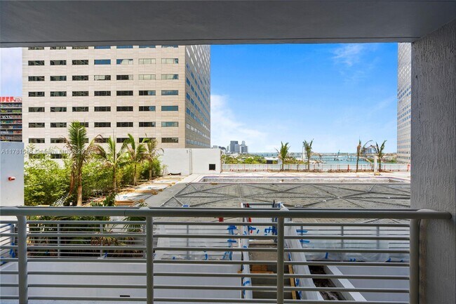 Building Photo - 325 S Biscayne Blvd
