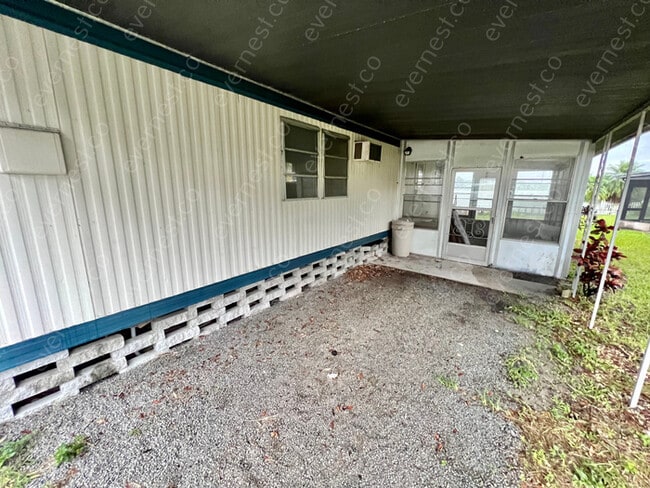 Building Photo - 820 Paradise Blvd