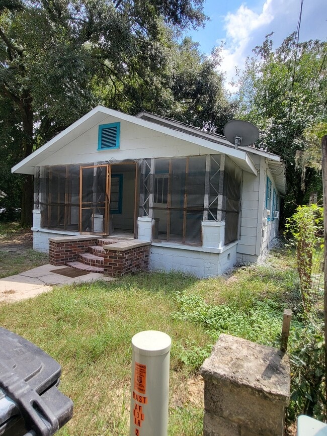 Building Photo - 1008 Carn St