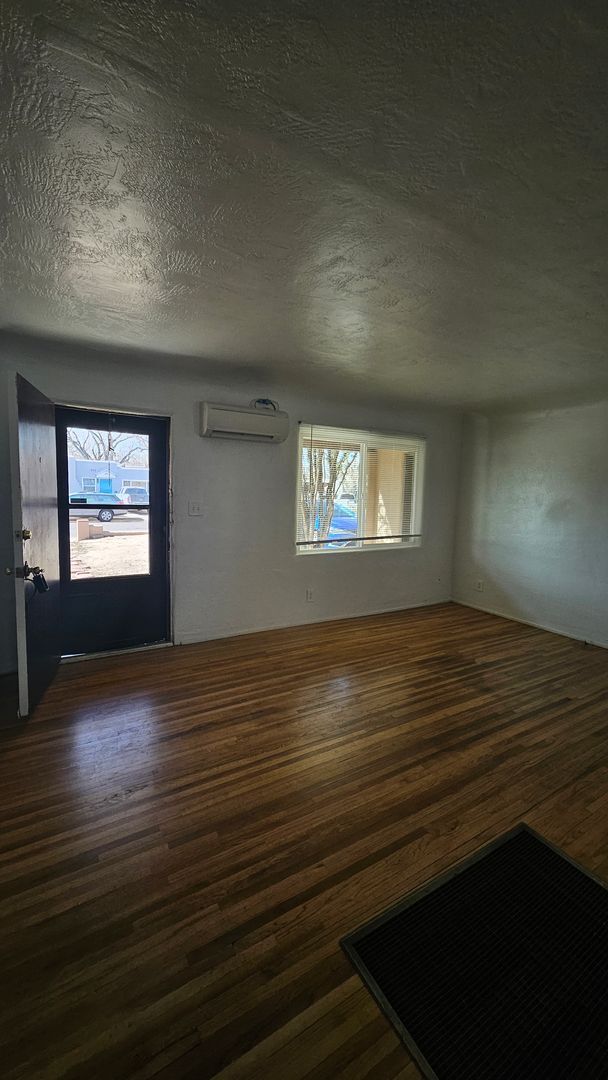 Building Photo - 2 Bed 2 Bath, office+ W/D Hook up