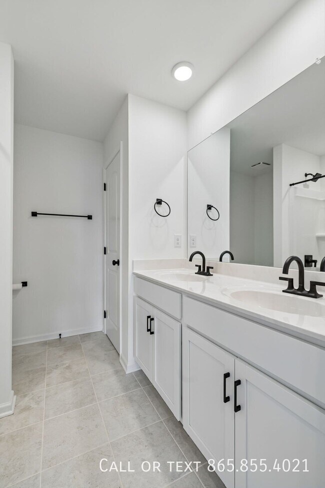 Building Photo - 515 Forsberg Ct