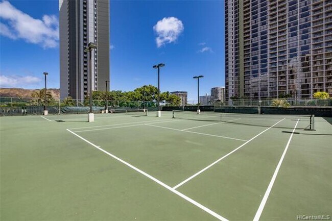 Building Photo - 1 bedroom, den with murphy bed, 1 cov parking, tropical grounds with pool, tennis courts +++++++
