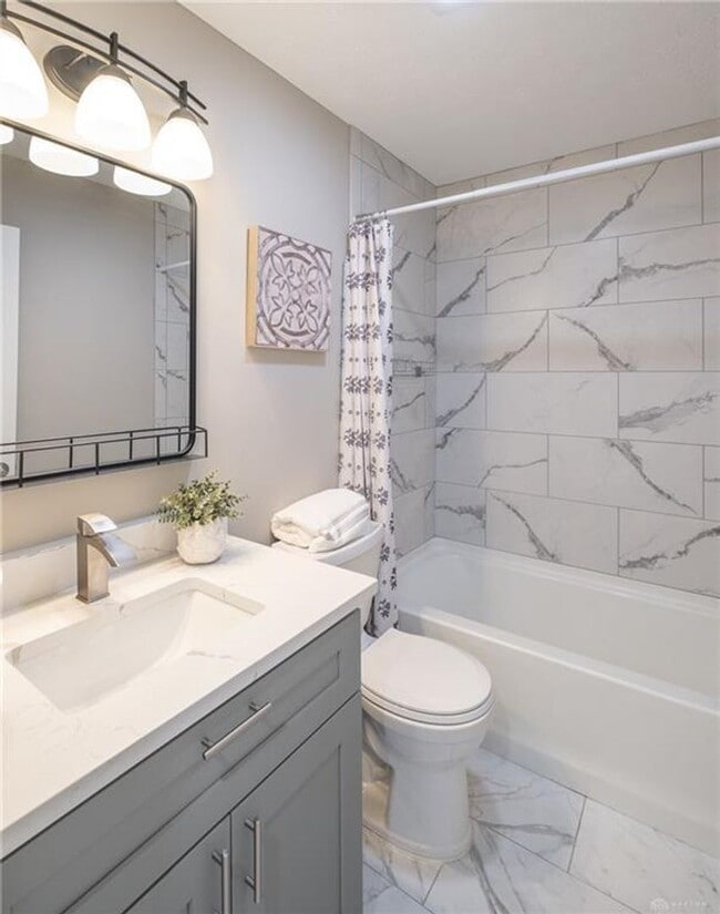 Building Photo - Spacious 2bed, 2bath, condominium