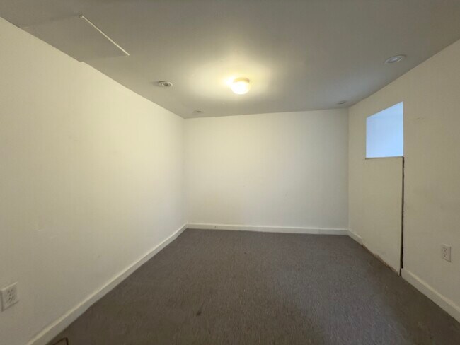 Building Photo - 1200 Ada St