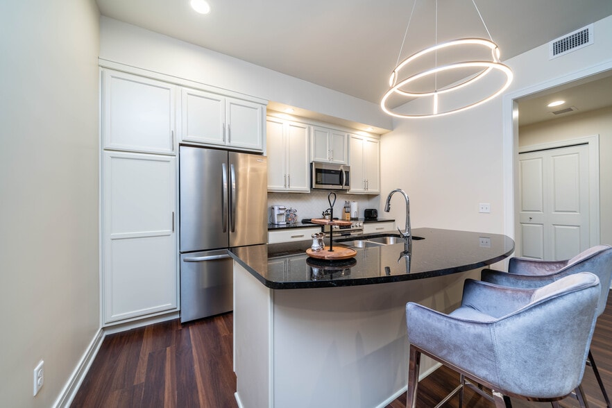Peregrine Square 204 furnished or unfurnished - Peregrine Square