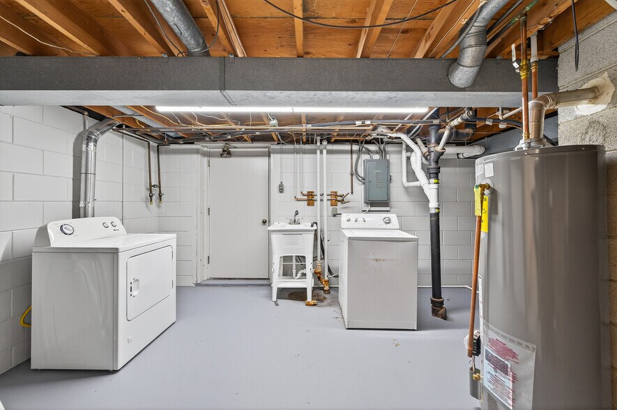 Building Photo - 1205 8th Ave S