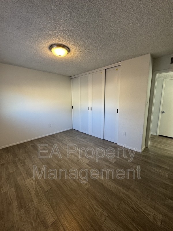 Building Photo - 1212 Chelwood Park Blvd NE