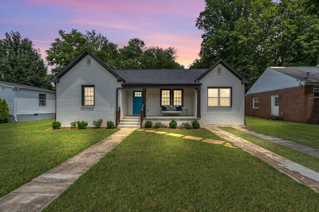 Primary Photo - 303 1st Ave