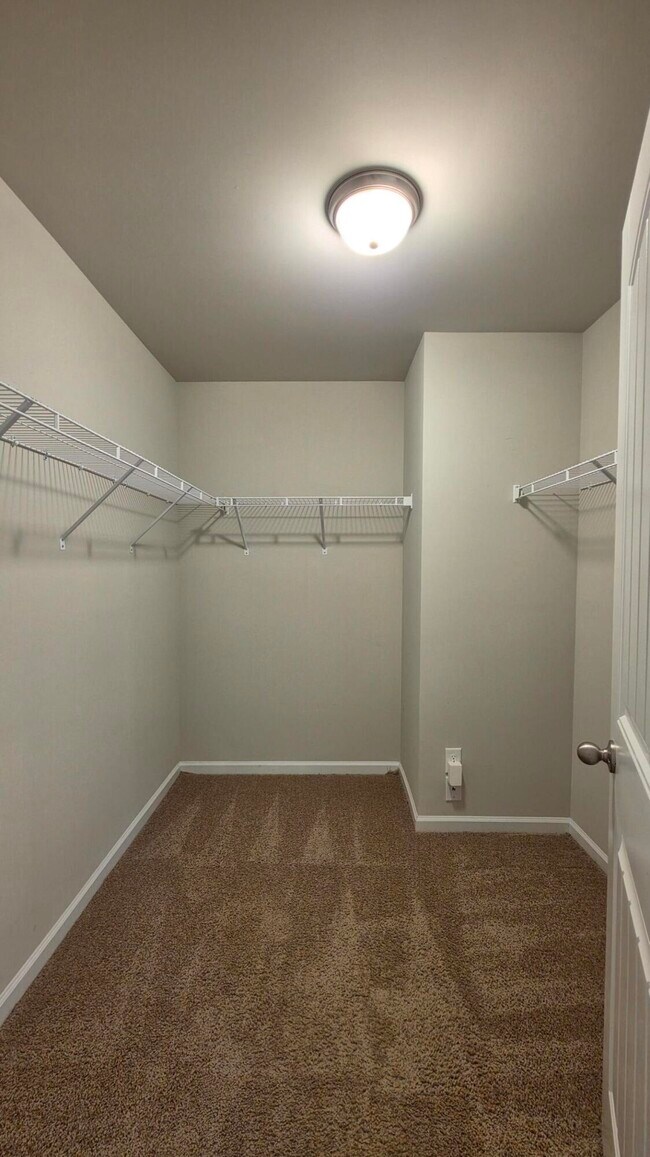Building Photo - 147 Niblick Dr