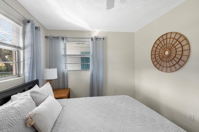 Building Photo - 631 Calhoun St